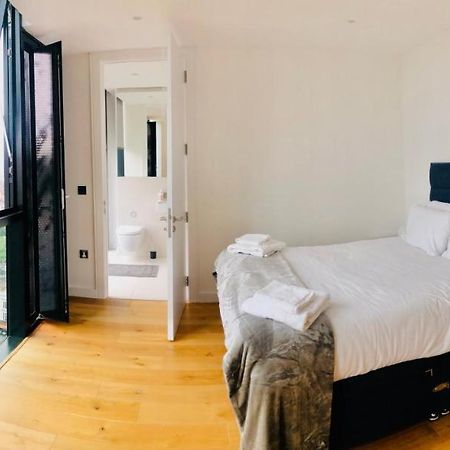 Luxury 2 Bedroom Apartment 20 Min From Central London Exterior photo